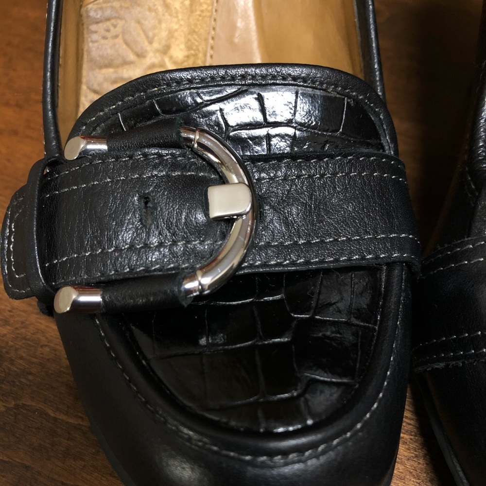 Shoes - Picture 3 of 8